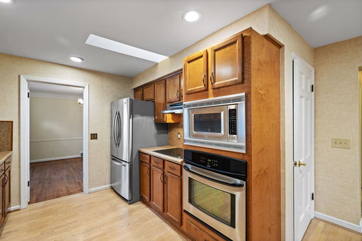 21-web-or-mls-7466 Glenover Dr-28