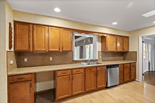 22-web-or-mls-7466 Glenover Dr-27