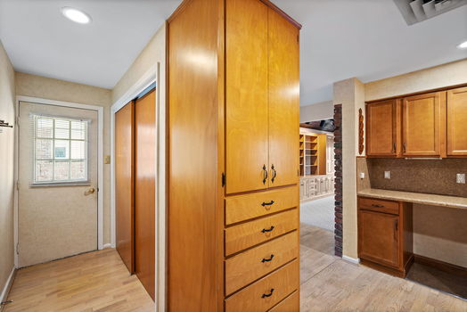 23-web-or-mls-7466 Glenover Dr-30