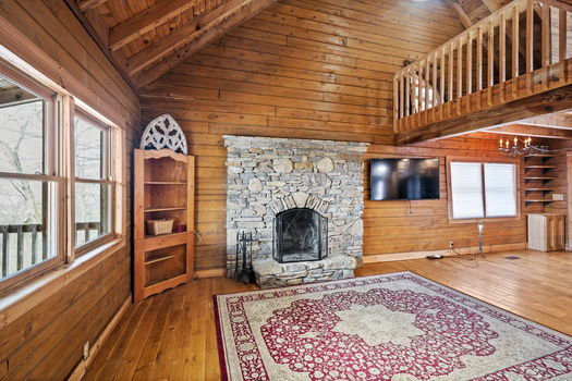 32-web-or-mls-626 Maple Creek-32