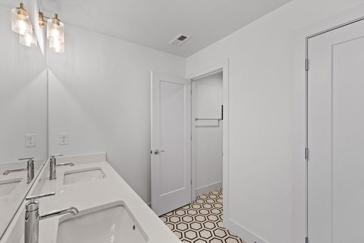 37-web-or-mls-4549 Cooper Rd-43