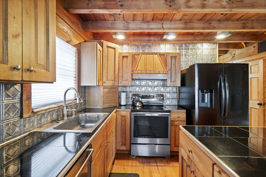 39-web-or-mls-626 Maple Creek-39