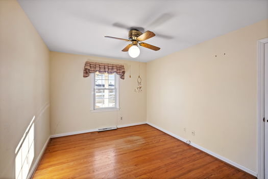 41-web-or-mls-7466 Glenover Dr-18