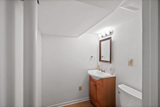 48-web-or-mls-7466 Glenover Dr-43