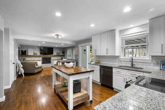 19-web-or-mls-17013 Wellerwoods-34