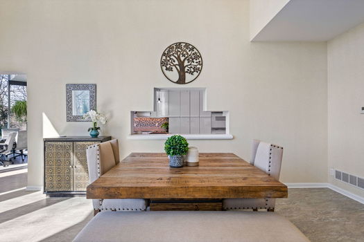 60-web-or-mls-7386 Southpointe Dr-61
