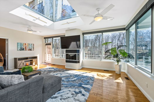 64-web-or-mls-7386 Southpointe Dr-65