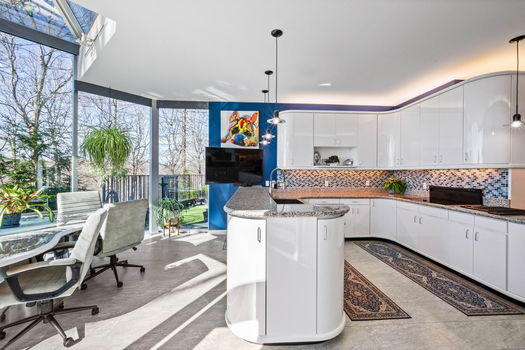 73-web-or-mls-7386 Southpointe Dr-74
