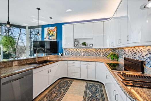 78-web-or-mls-7386 Southpointe Dr-79