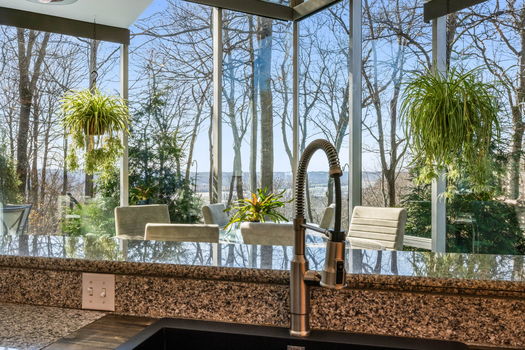 80-web-or-mls-7386 Southpointe Dr-81