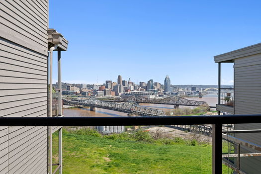 44-web-or-mls-103 Winding Way B-40