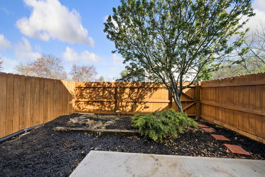 45-web-or-mls-460 Dartmouth Cir-47