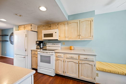 7-web-or-mls-460 Dartmouth Cir-30