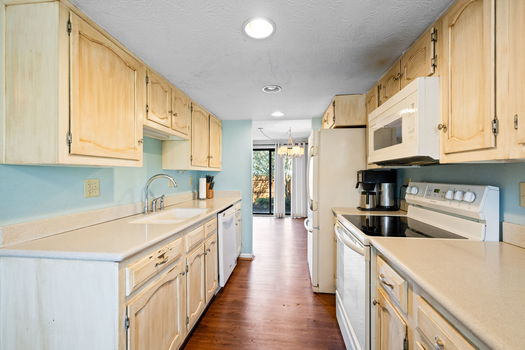 9-web-or-mls-460 Dartmouth Cir-32