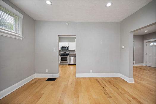 20-web-or-mls-2423 Lysle Ln-20