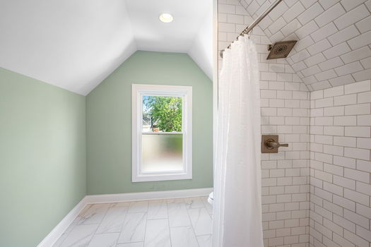 41-web-or-mls-4440 Lafayette-41