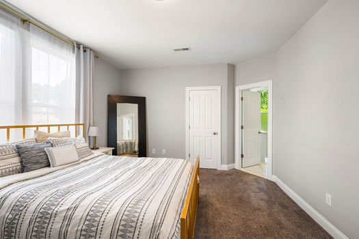 50-web-or-mls-4440 Lafayette-50