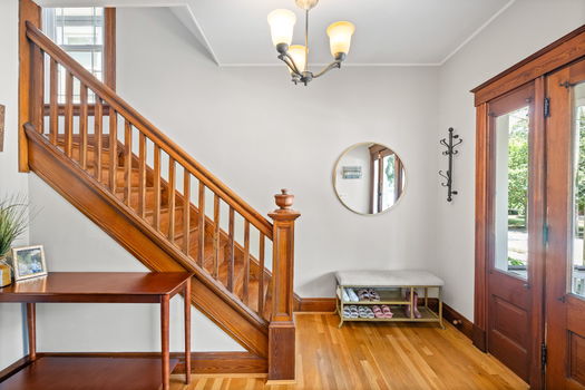 21-web-or-mls-3785 Drake Ave (21 of 58)