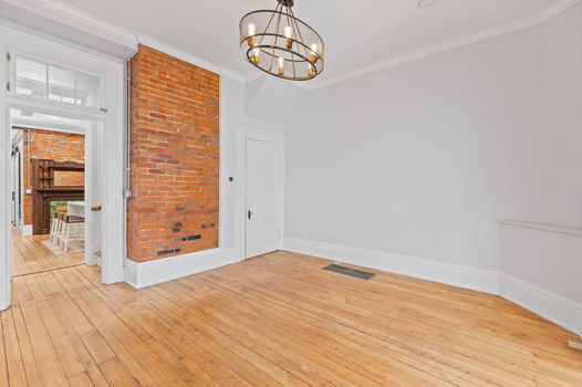 25-web-or-mls-811 Main St (25 of 75)