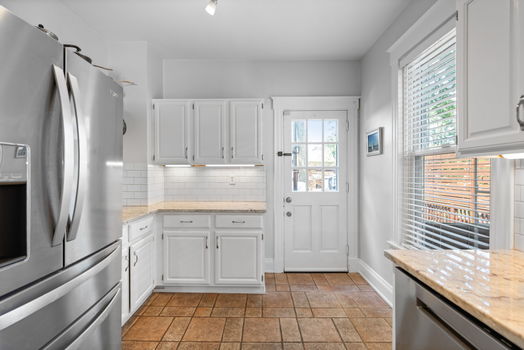 32-web-or-mls-3785 Drake Ave (32 of 58)