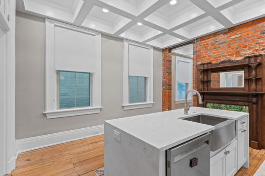 36-web-or-mls-811 Main St (36 of 75)