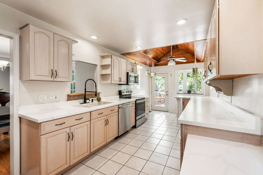 37-web-or-mls-2518 Ridgecliff (16 of 45)