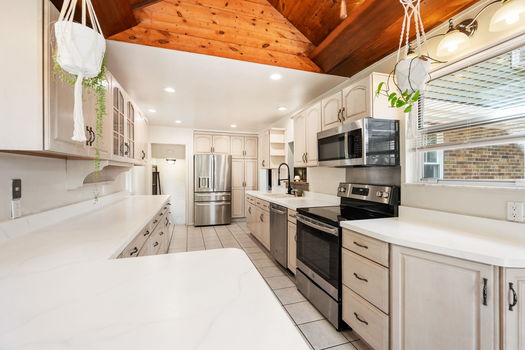 40-web-or-mls-2518 Ridgecliff (19 of 45)