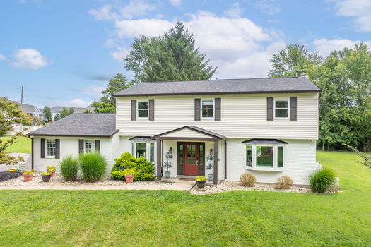 61-web-or-mls-736 Maranthana Way (2 of 11)