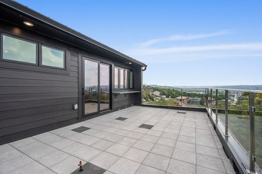 24-web-or-mls-765 E 11th St (24 of 76)