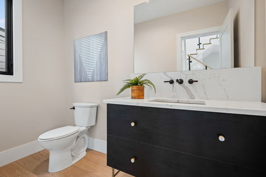 25-web-or-mls-765 E 11th St (25 of 76)