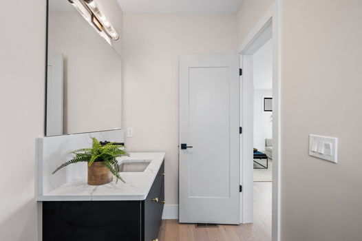 26-web-or-mls-765 E 11th St (26 of 76)