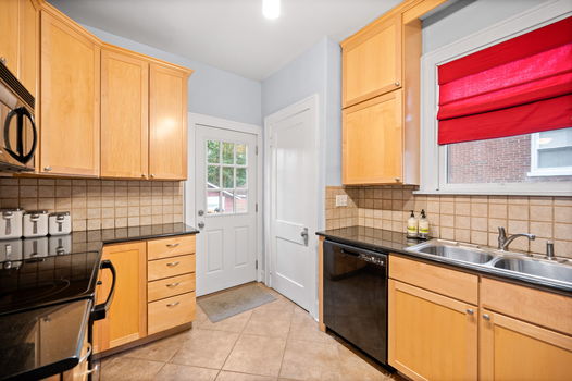 27-web-or-mls-3668 Wilshire Ave (10 of 26)