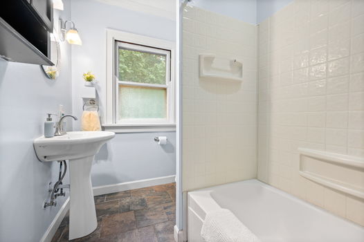 41-web-or-mls-3668 Wilshire Ave (24 of 26)