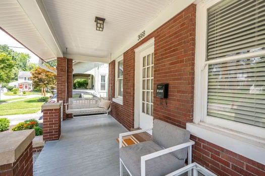 5-web-or-mls-5-print-3668 Wilshire Ave (5 of 17)