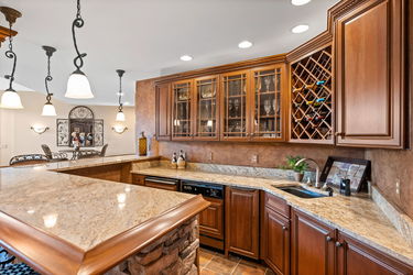 57-web-or-mls-6463 Werk Rd (57 of 121)