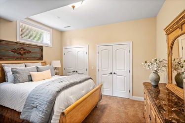 60-web-or-mls-6463 Werk Rd (60 of 121)