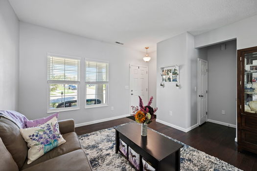 20-web-or-mls-4303 Hunting Hawk Dr (20 of 50)