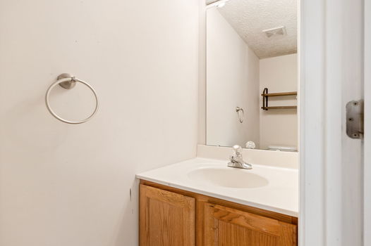 25-web-or-mls-7142 Highpoint Dr (25 of 52)