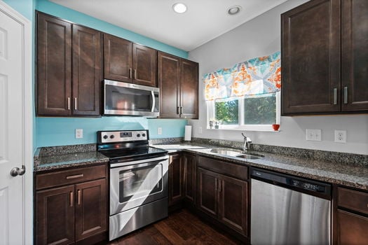 31-web-or-mls-4303 Hunting Hawk Dr (31 of 50)