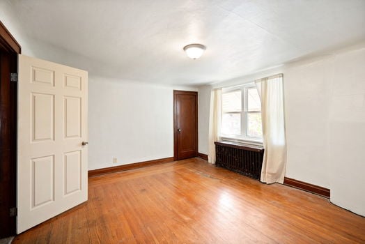 34-web-or-mls-5132 Ralph Ave (34 of 38)