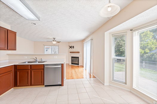 36-web-or-mls-7142 Highpoint Dr (36 of 52)