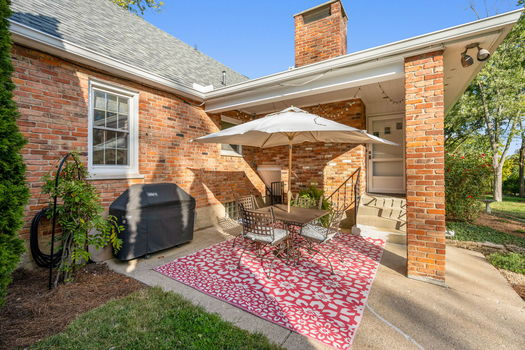 7-web-or-mls-7351 Miami Hills Dr (7 of 62)