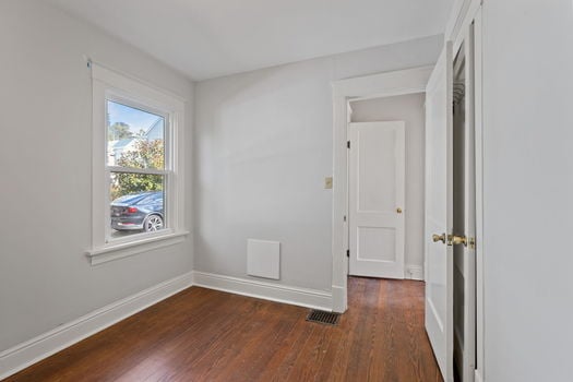 17-web-or-mls-4553 Anthony Ave (17 of 38)