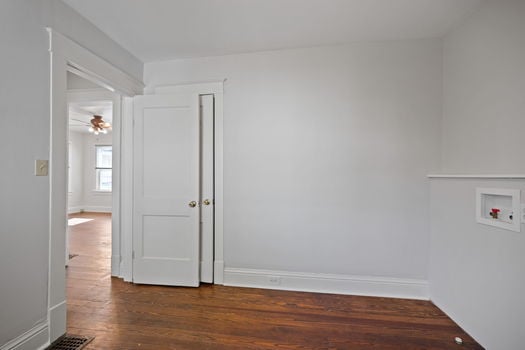 19-web-or-mls-4553 Anthony Ave (19 of 38)