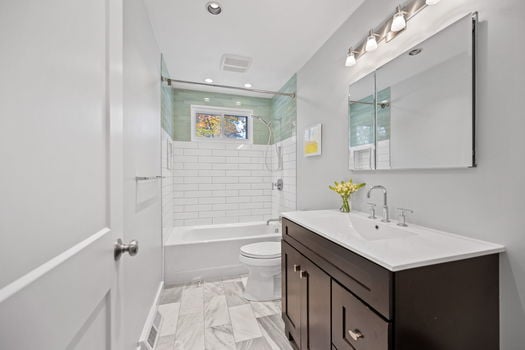 19-web-or-mls-8690 Brittany Dr (19 of 55)