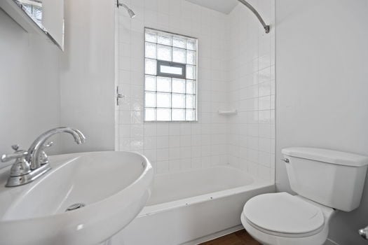 20-web-or-mls-4553 Anthony Ave (20 of 38)