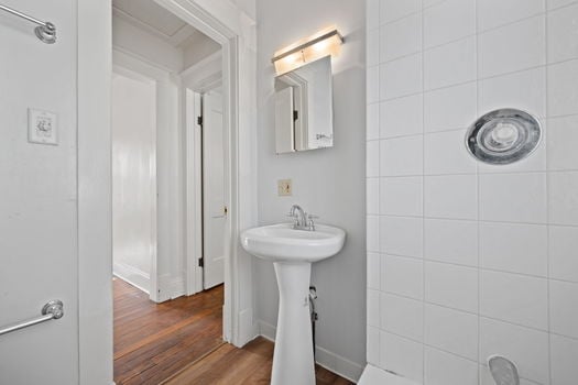 21-web-or-mls-4553 Anthony Ave (21 of 38)