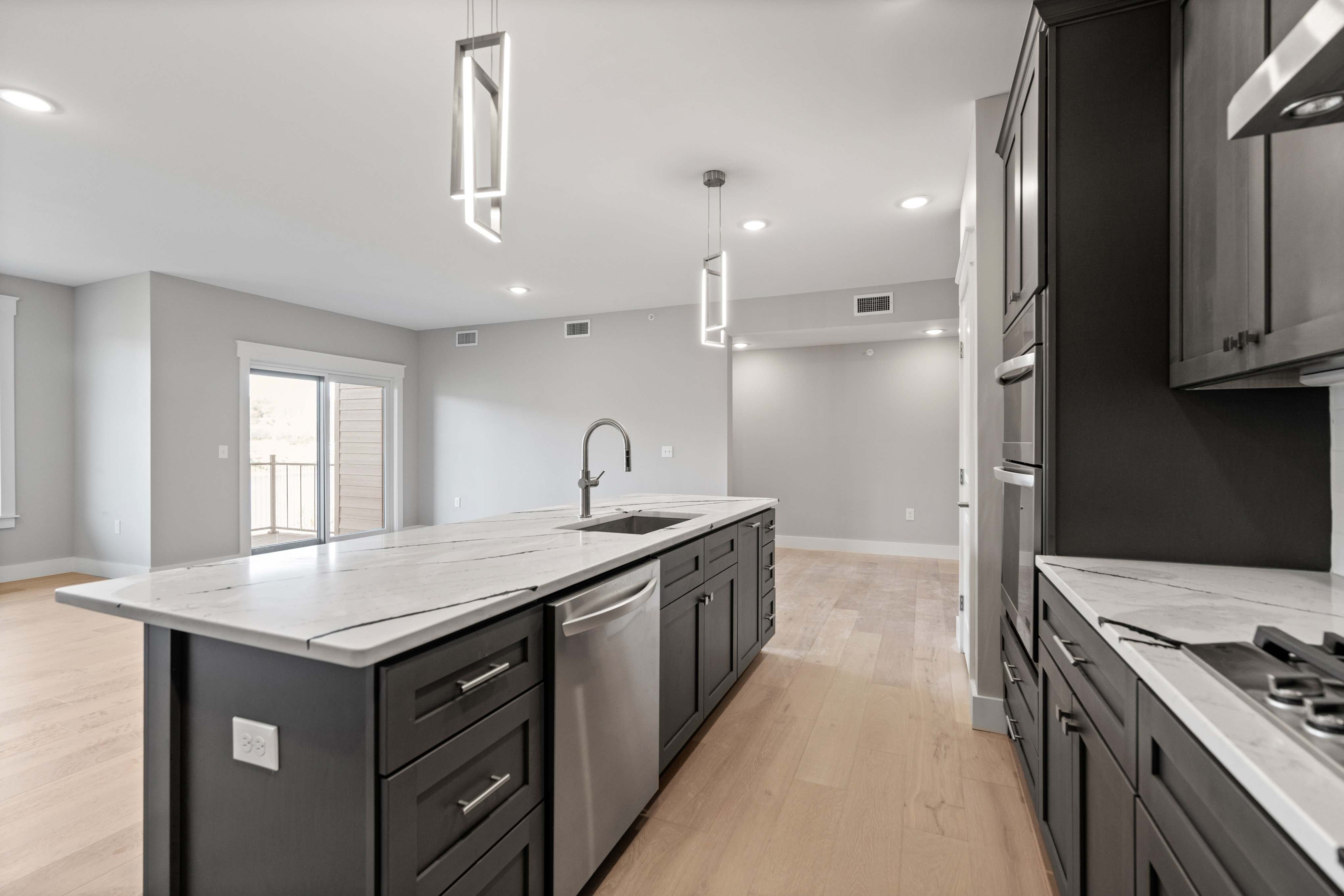 25-print-747 Manhattan Blvd Unit 303 (12 of 37)