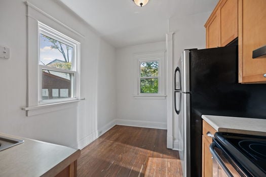 32-web-or-mls-4553 Anthony Ave (32 of 38)