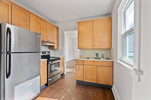 35-web-or-mls-4553 Anthony Ave (35 of 38)